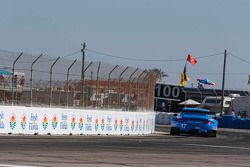 #17 Team Falken Tire Porsche 911 GT3 RSR: Wolf Henzler, Bryan Sellers, Patrick Long