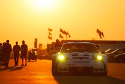 #912 Porsche Team North America Porsche 911 RSR: Jörg Bergmeister, Earl Bamber, Frederic Makowiecki