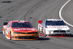 Kyle Larson, HScott Motorsports Chevrolet, Brad Keselowski, Team Penske Ford