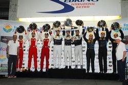 GTD-Klassenpodium: 1. Ian James, Mario Farnbacher, Alex Riberas; 2. Bill Sweedler, Townsend Bell, An