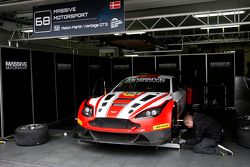 #68 Massive Motorsport，阿斯顿·马丁Vantage GT3: Casper Elgaard, Kristian Poulsen, Simon Moller