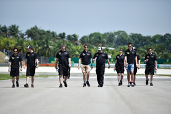 Ромен Грожан, Lotus F1 Team обходит трек