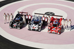 Porsche 919 Hybrid 2015 года в трех различных вариантах окраса для