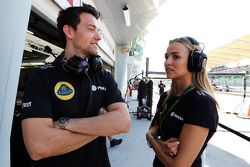 (De izquierda a derecha): Jolyon Palmer, Test F1 Team Lotus Piloto de Reserva  con Carmen Jorda, Lotus F1 Piloto de Desarrollo Equipo 