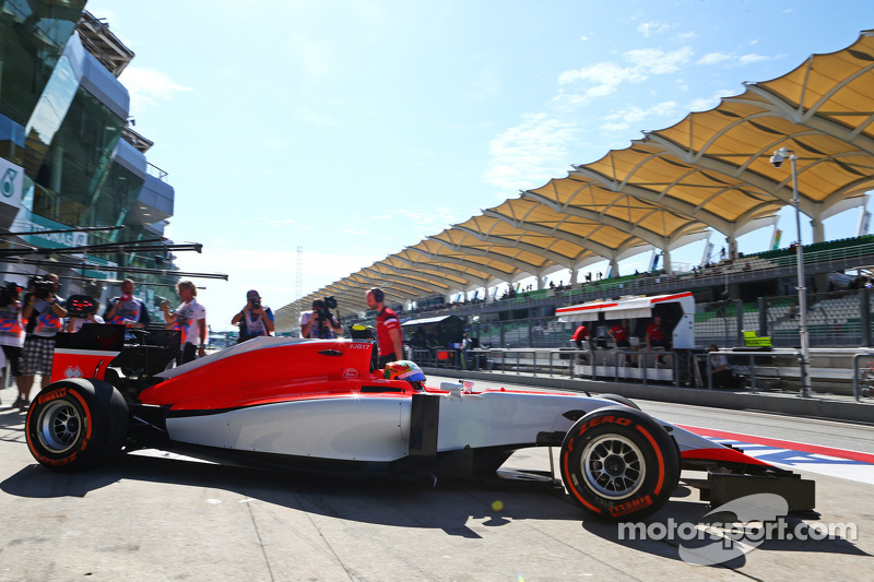 Roberto Merhi, Manor Marussia F1 Team, beim Verlassen der Box