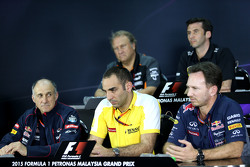 Cyril Abiteboul, Renault Sport F1 and Christian Horner, Red Bull Racing, Sporting Director