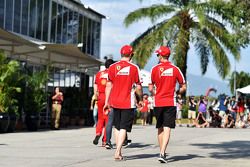 (L to R): Kimi Raikkonen, Ferrari with team mate Sebastian Vettel, Ferrari
