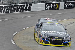 Tony Stewart ahead of Matt DiBenedetto