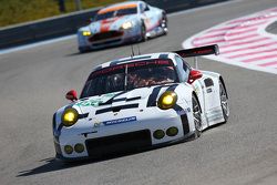 #91 Porsche Team Manthey Porsche 911 RSR: Jörg Bergmeister, Richard Lietz, Michael Christensen