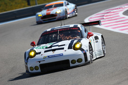 #91 Porsche Team Manthey Porsche 911 RSR: Jörg Bergmeister, Richard Lietz, Michael Christensen