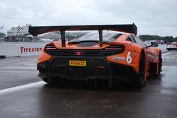 #6 K-Pax Racing McLaren 650S GT3: Robert Thorne