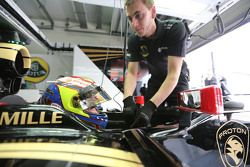 Пастор Мальдонадо Lotus F1 Team