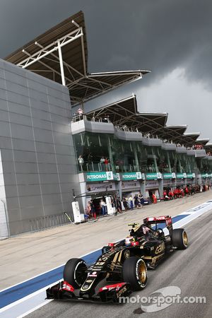 Пастор Мальдонадо Lotus F1 E23
