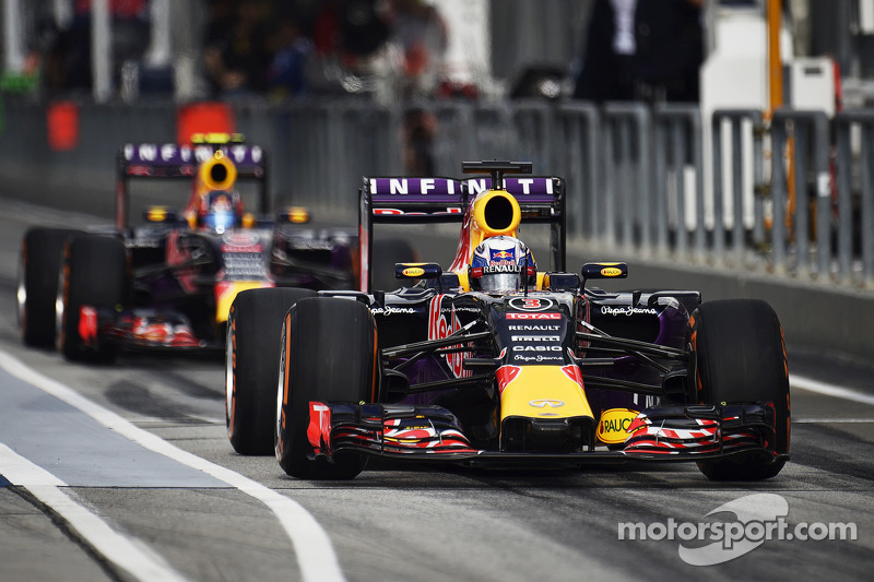 Daniel Ricciardo, Red Bull Racing RB11, und Teamkollege Daniil Kvyat, Red Bull Racing RB11