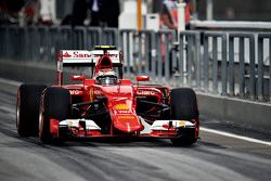 Кими Райкконен Ferrari SF15-T