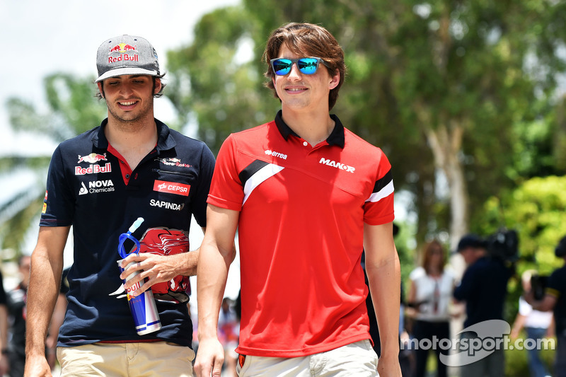 Carlos Sainz Jr., Scuderia Toro Rosso avec Roberto Merhi, Marussia F1 Team