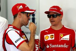 Sebastian Vettel, Ferrari con Kimi Raikkonen, de Ferrari en el desfile de los conductores