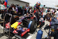 Daniil Kvyat, Red Bull Racing RB11 sur la grille