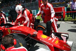 Sebastian Vettel, Ferrari SF15-T en la parrilla