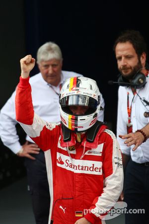 Le vainqueur Sebastian Vettel, Ferrari fête sa victoire dans le Parc Fermé