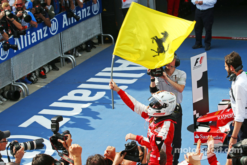 1. Sebastian Vettel, Ferrari, feiert im Parc Fermé