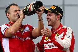 Победитель гонки Себастьян Феттель, Ferrari