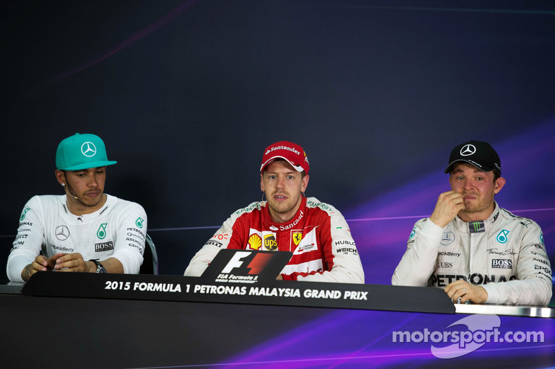 Die FIA-Pressekonferenz nach dem Rennen: 2. Lewis Hamilton, Mercedes AMG F1; 1. Sebastian Vettel, Fe