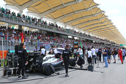 Fernando Alonso, McLaren MP4-30 on the grid