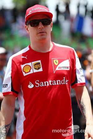 Кими Райкконен Ferrari на параде пилотов