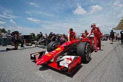 Ferrari SF15-T Кими Райкконена на стартовой решетке