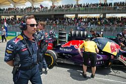 Кристиан Хорнер, руководитель Red Bull Racing Team на стартовой решетке