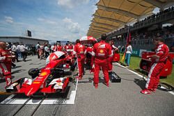 Sebastian Vettel, Ferrari SF15-T on the grid