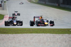 Даниил Квят Red Bull Racing RB11