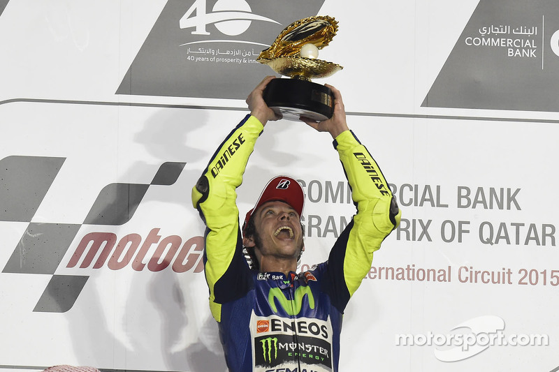 Podium: El ganador de la carrera, Valentino Rossi, celebra