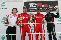 Podium: race winner Jordi Gene, second place Pepe Oriola, third place Gianni Morbidelli