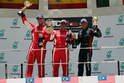 Podium 2. Rennen: 1. Jordi Gene, SEAT Leon Racer, Craft Bamboo Racing LUKOIL; 2. Pepe Oriola, SEAT