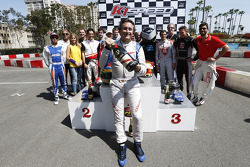 Alejandro Agag, CEO Fórmula E con champán