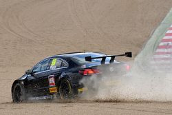 Jason Plato, Team BMR gets a puncture whilst in the lead