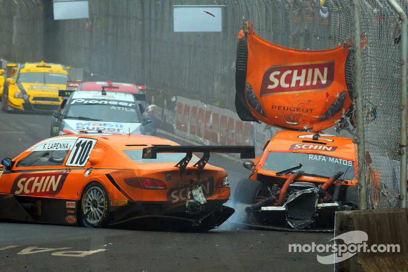 Rafa Matos and Felipe Lapenna crash