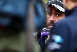 Fernando Alonso McLaren con los medios