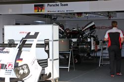 #17 Porsche Team Porsche 919 Hybrid: Timo Bernhard, Mark Webber, Brendon Hartley