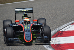 Jenson Button, McLaren MP4-30, fährt mit Flow-Viz-Farbe