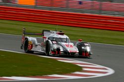 #7 Audi Sport Team Joest Audi R18 e-tron quattro: Marcel Fassler, Andre Lotterer, Benoit Tréluyer