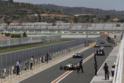 Autos dejan el pit lane