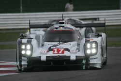 #17 Porsche Team Porsche 919 Hybrid: Timo Bernhard, Mark Webber, Brendon Hartley