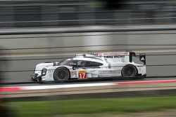 #17 Porsche Team Porsche 919 Hybrid: Timo Bernhard, Mark Webber, Brendon Hartley