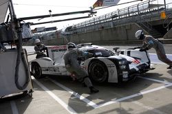 #17 Porsche Team Porsche 919 Hybrid : Timo Bernhard, Mark Webber, Brendon Hartley