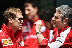 Себастьян Феттель, Ferrari и Маурицио Арривабене, руководитель Ferrari Team
