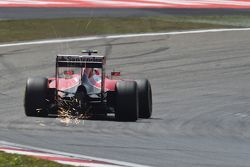 Kimi Raikkonen, Ferrari SF15-T sends sparks flying