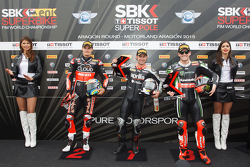Le deuxième, Chaz Davies, Ducati Team, le poleman Leon Haslam, Aprilia Racing Team, et le troisième, Tom Sykes, Kawasaki